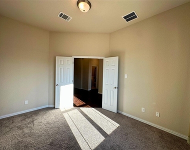 3117 Hidalgo Loop - Photo Thumbnail 3