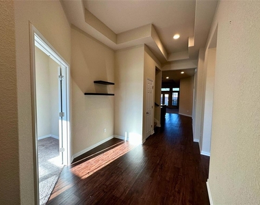 3117 Hidalgo Loop - Photo Thumbnail 2