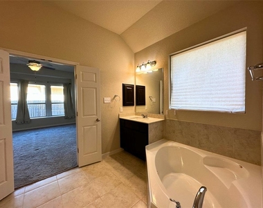3117 Hidalgo Loop - Photo Thumbnail 17