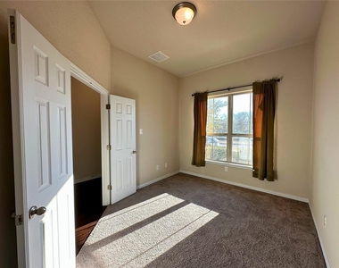 3117 Hidalgo Loop - Photo Thumbnail 4
