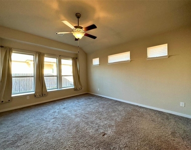 3117 Hidalgo Loop - Photo Thumbnail 14