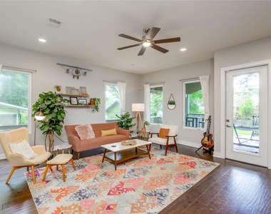 2113 Glendale Pl - Photo Thumbnail 6