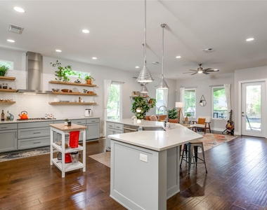 2113 Glendale Pl - Photo Thumbnail 8