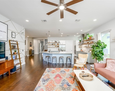 2113 Glendale Pl - Photo Thumbnail 4