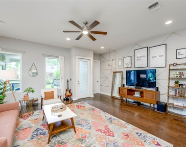 2113 Glendale Pl - Photo Thumbnail 7