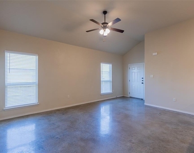 351 Joanne Loop - Photo Thumbnail 12