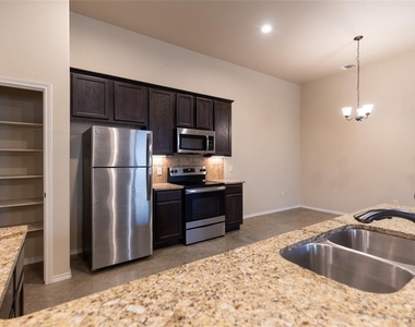 351 Joanne Loop - Photo Thumbnail 4
