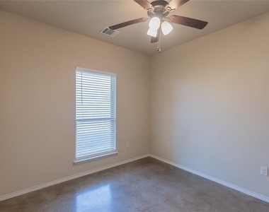351 Joanne Loop - Photo Thumbnail 11