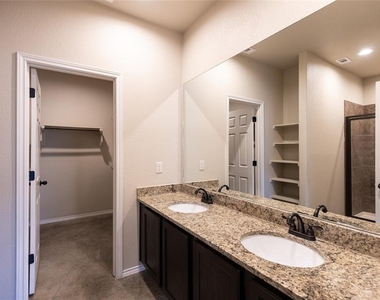 351 Joanne Loop - Photo Thumbnail 3