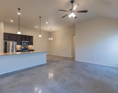 351 Joanne Loop - Photo Thumbnail 5