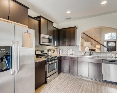 221 Purple Martin Ave - Photo Thumbnail 10