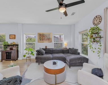 2500 Longview St - Photo Thumbnail 4