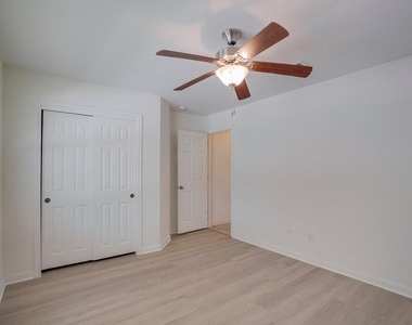 30126 Bumble Bee Dr - Photo Thumbnail 13