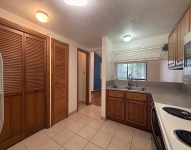 295 Mooring Cir - Photo Thumbnail 8