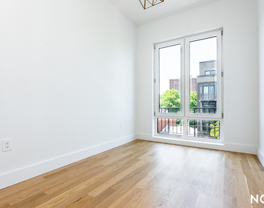 987 Bedford Ave - Photo Thumbnail 6