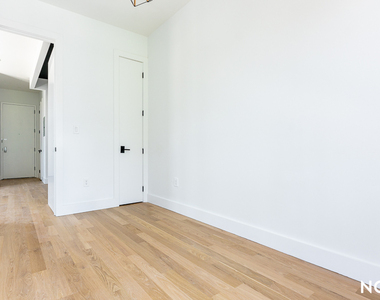987 Bedford Ave - Photo Thumbnail 7