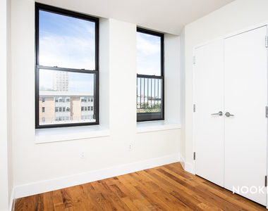 490 Kosciuszko St - Photo Thumbnail 6