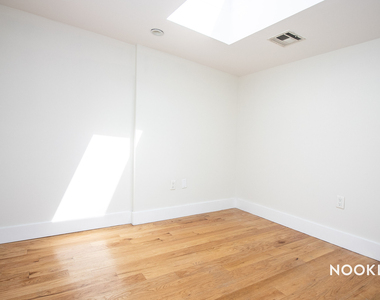 490 Kosciuszko St - Photo Thumbnail 9