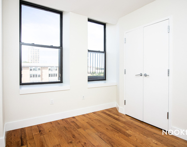 490 Kosciuszko St - Photo Thumbnail 2