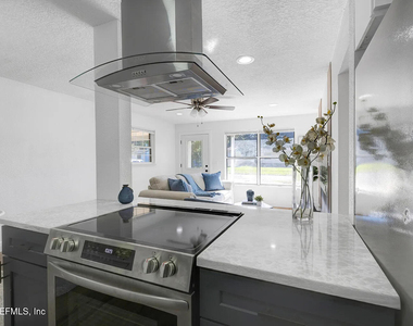 7219 Stonehurst Road N - Photo Thumbnail 5