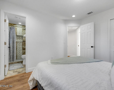 7219 Stonehurst Road N - Photo Thumbnail 10