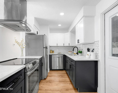 7219 Stonehurst Road N - Photo Thumbnail 6