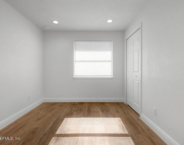 7219 Stonehurst Road N - Photo Thumbnail 12