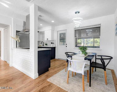 7219 Stonehurst Road N - Photo Thumbnail 4