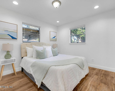 7219 Stonehurst Road N - Photo Thumbnail 9