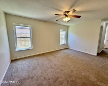 12288 Harbor Winds Drive N - Photo Thumbnail 9