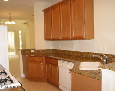 539 Hedgewood Drive - Photo Thumbnail 5