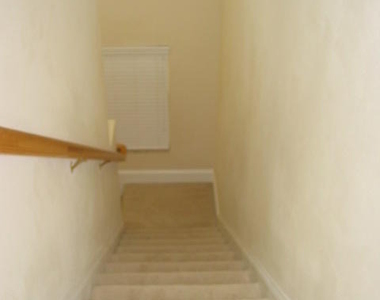 539 Hedgewood Drive - Photo Thumbnail 16
