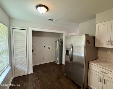 707 Rainer Road - Photo Thumbnail 4