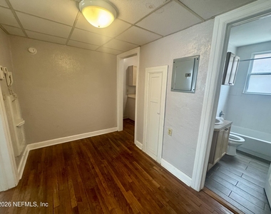 2504 Park Street - Photo Thumbnail 5