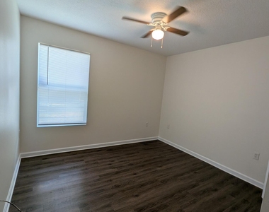 8173 Woods Avenue - Photo Thumbnail 4