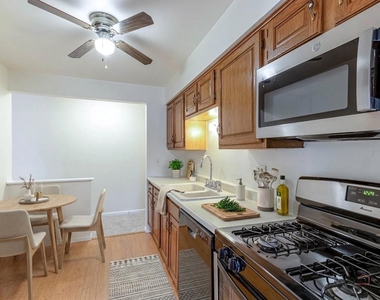 3004 Roberts Drive - Photo Thumbnail 4