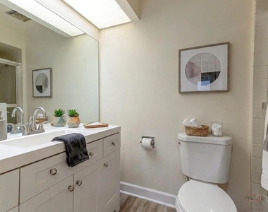 3004 Roberts Drive - Photo Thumbnail 8
