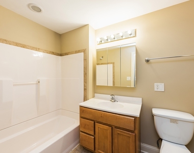 4244 W Wrightwood Avenue - Photo Thumbnail 5