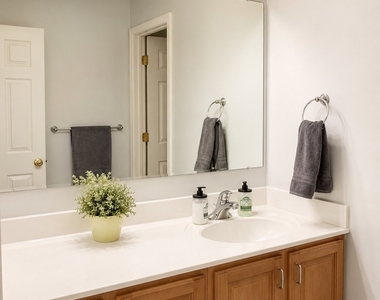 1582 Manhattan Street - Photo Thumbnail 8