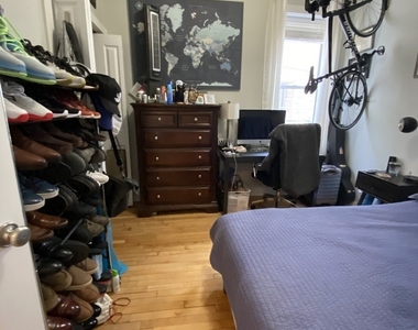 2778 N Kenmore Avenue - Photo Thumbnail 3