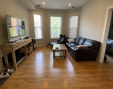 2778 N Kenmore Avenue - Photo Thumbnail 6