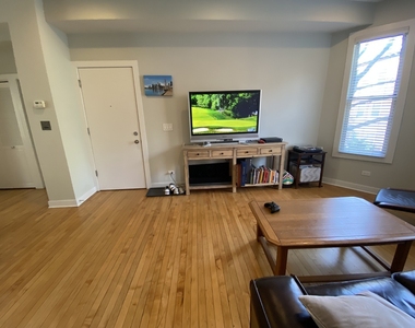 2778 N Kenmore Avenue - Photo Thumbnail 8