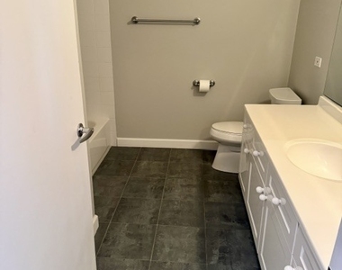 1201 W Adams Street - Photo Thumbnail 8