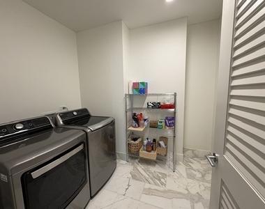 363 E Wacker Drive - Photo Thumbnail 8