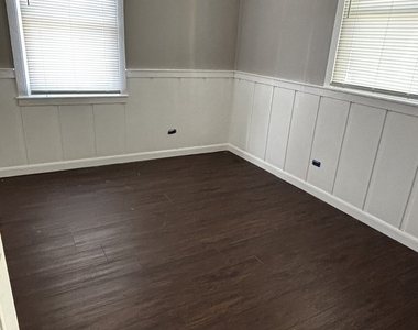 233 S Yale Avenue - Photo Thumbnail 4