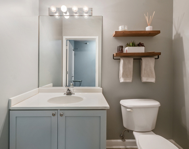 645 N Kingsbury Street - Photo Thumbnail 7