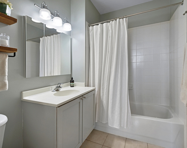 645 N Kingsbury Street - Photo Thumbnail 9