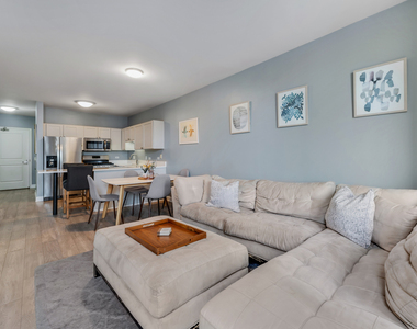 645 N Kingsbury Street - Photo Thumbnail 2