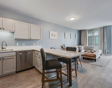 645 N Kingsbury Street - Photo Thumbnail 5