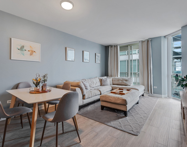 645 N Kingsbury Street - Photo Thumbnail 1